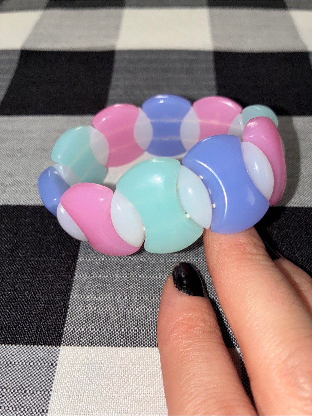 Vintage 1988 Avon Pastel Multi-Color Resin Stretch Bracelet - Women Jewelry